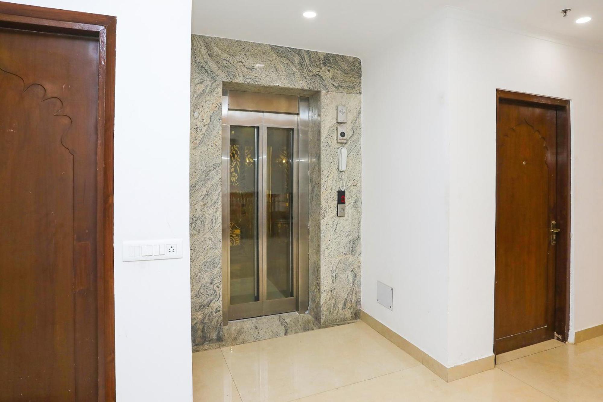 Hotel Collection O Residency Near Dwarka Sector 21 Metro Station à Kapas Hera Extérieur photo