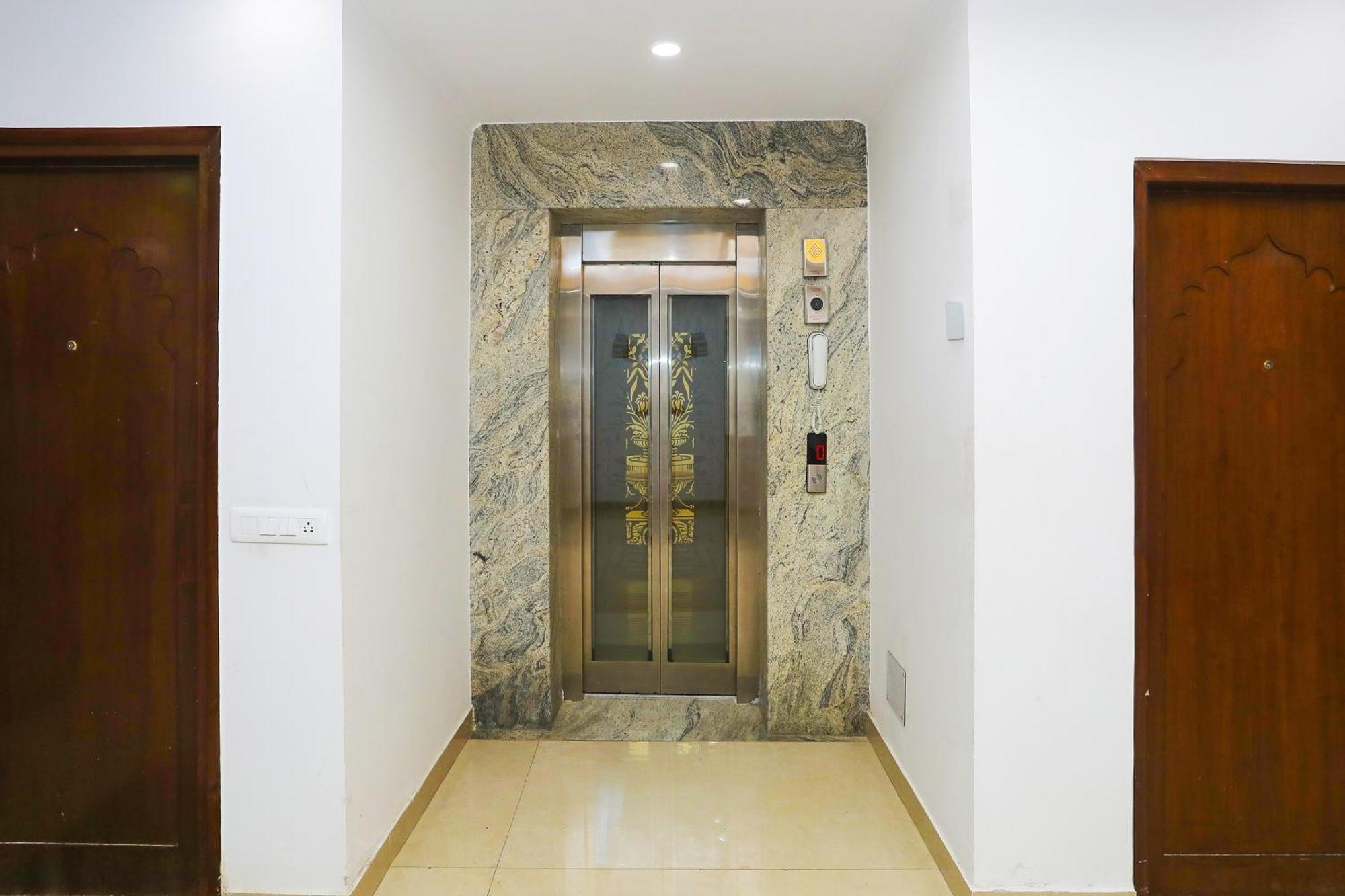 Hotel Collection O Residency Near Dwarka Sector 21 Metro Station à Kapas Hera Extérieur photo